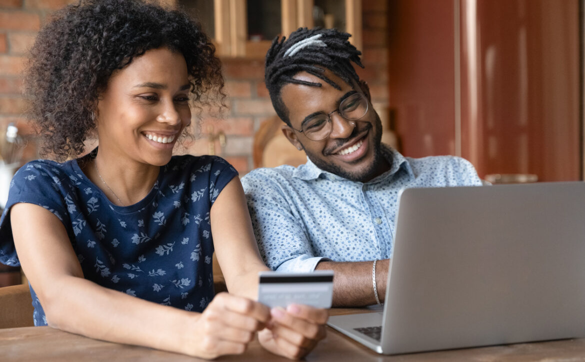 Afro american married couple provide payment via electronic bank app